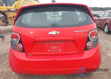 2015 Chevrolet Sonic Lt Auto z USA, uszkodzony, nr VIN 1G1JC6SH8F4140342